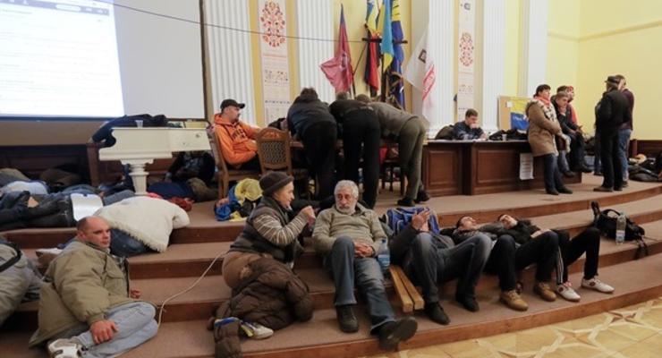 Активисты Евромайдана не собираются покидать здание КГГА