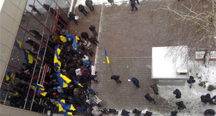 Представительство ЕС в Киеве заблокировали неизвестные