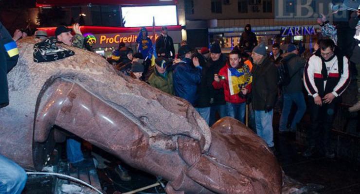 Снесенному памятнику Ленину в Киеве уже предложили замену