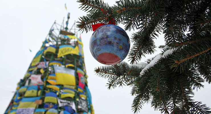 Евромайдан в ФОТО: пока елки наряжают, Беркут мерзнет