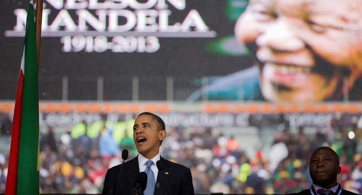 Панихида по Манделе: Обама пожал руку Раулю Кастро, а президента ЮАР освистали
