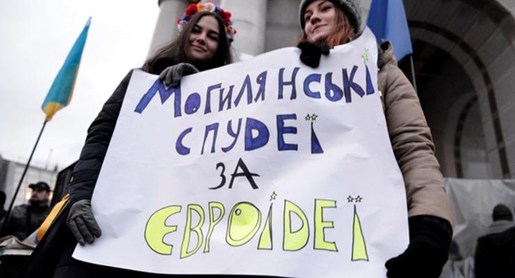 Студенты Киево-Могилянской академии обустраивают кампус на Евромайдане