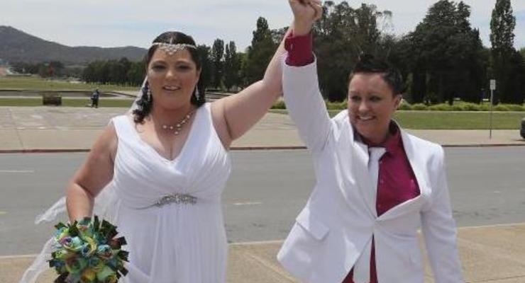 В Австралии отменили однополые браки