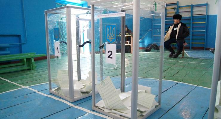 Как проходили довыборы в Раду: "карусели" и "спортсмены" (ФОТО)