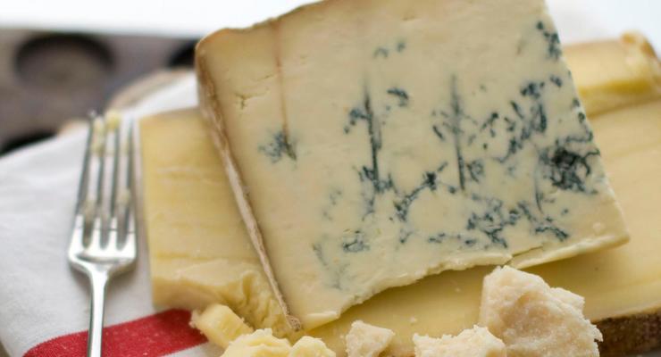 Ученые выявили полезные свойства сыра с плесенью