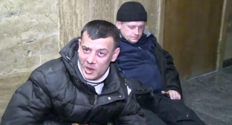 На Майдане задержали пьяных в стельку милиционеров
