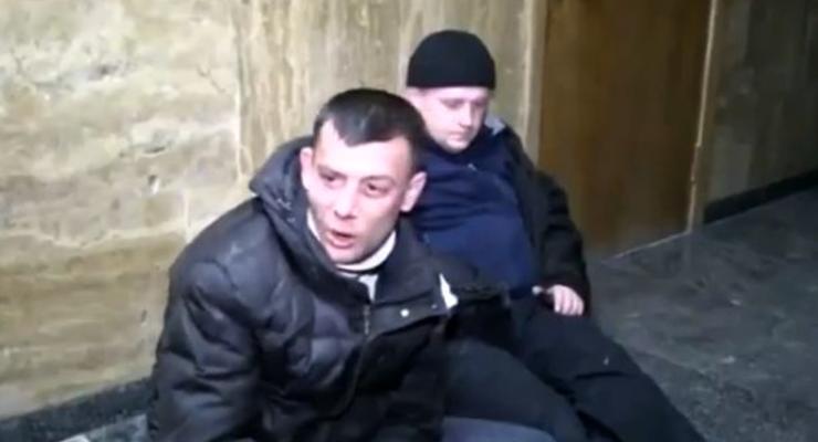 Активисты Евромайдана задержали двух пьяных милиционеров
