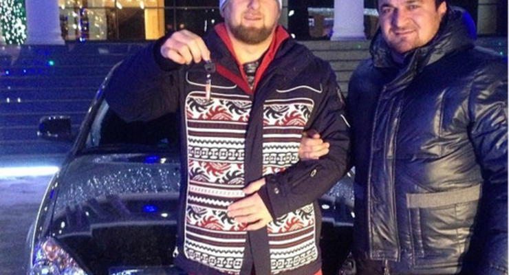 Позитивные новости дня: Кадырову подарили Lada за лайк и курица вместо фаеров