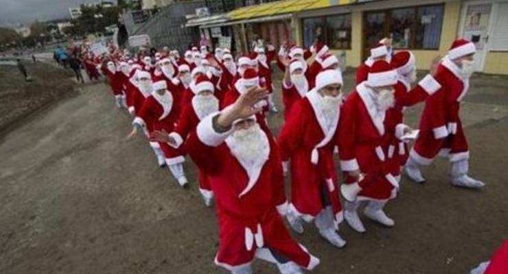 Около тысячи Дедов Морозов прошлись по улицам Ялты