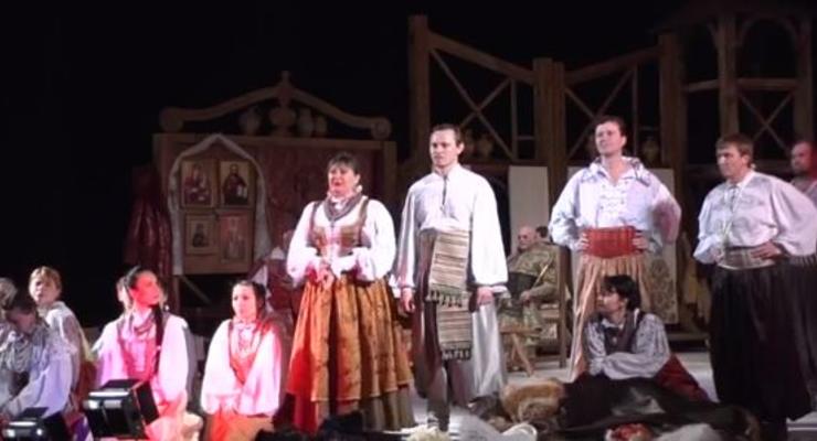 В Черкассах актеры театра прервали выступление, чтобы сообщить о задержке зарплаты