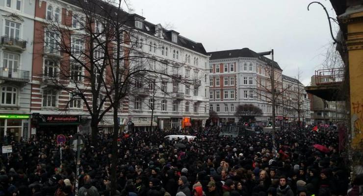 В Гамбурге в результате уличных столкновений пострадали 82 полицейских