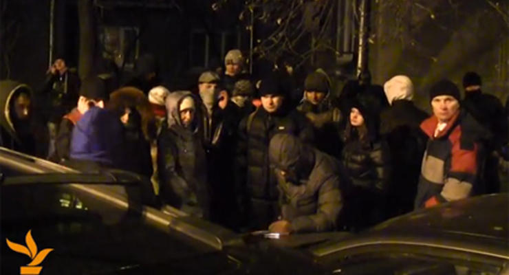 Участники Антимайдана протестовали возле офиса ПР, требуя обещанное вознаграждение