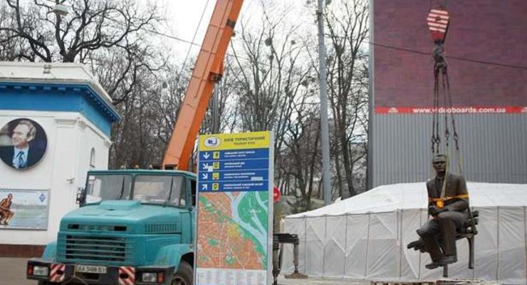 Памятник Лобановскому в Киеве перенесли в другое место
