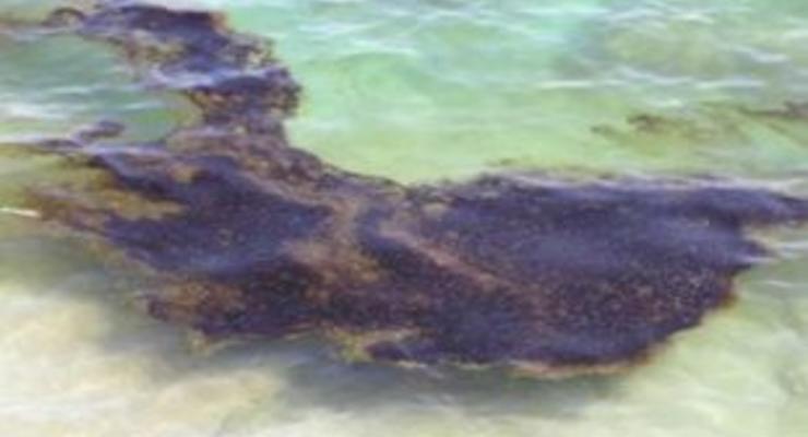 Подозрительные пятна появились в Черном море у берегов Керчи