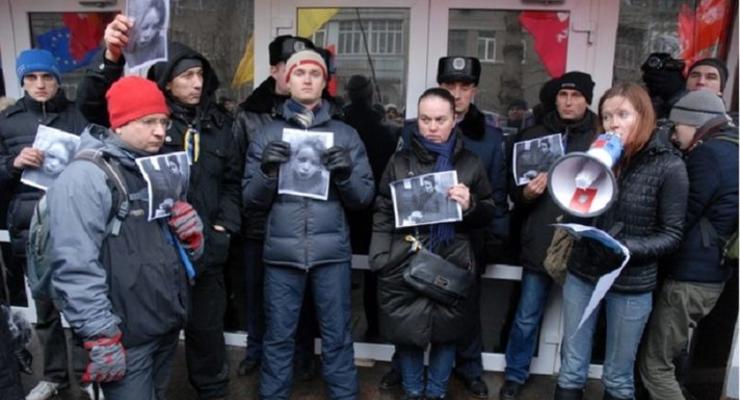 После избиения журналистки Татьяны Черновол активисты Евромайдана начали пикет у здания МВД