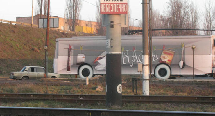 В Луцке под пассажирским поездом погибли две женщины