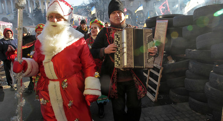 День в фото: Дед Мороз на Майдане и пикет возле министерства