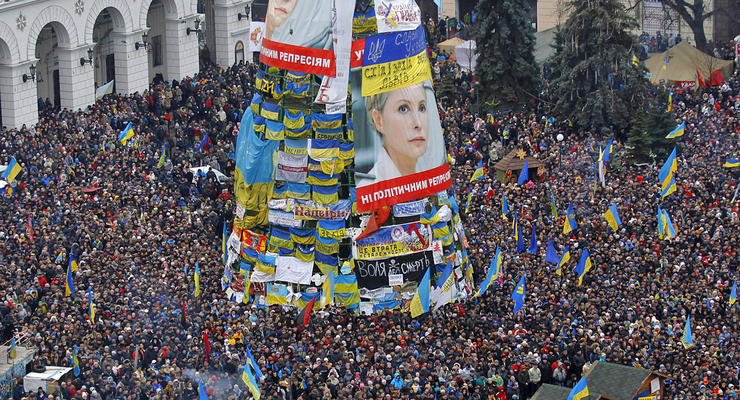 Украинцы делают елки, как на Евромайдане