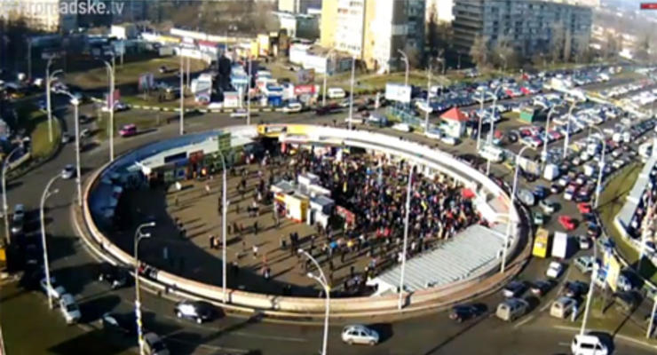 Автоколонна направилась из центра Киева пикетировать Межигорье