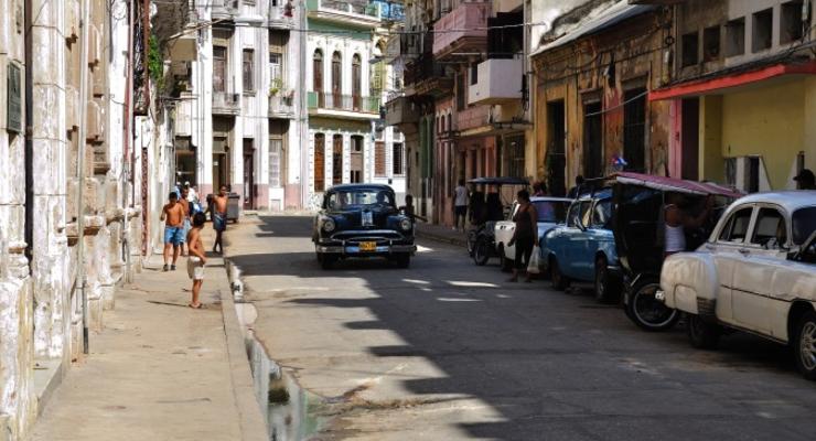 Кубинцам с 3 января можно покупать автомобили без разрешения правительства