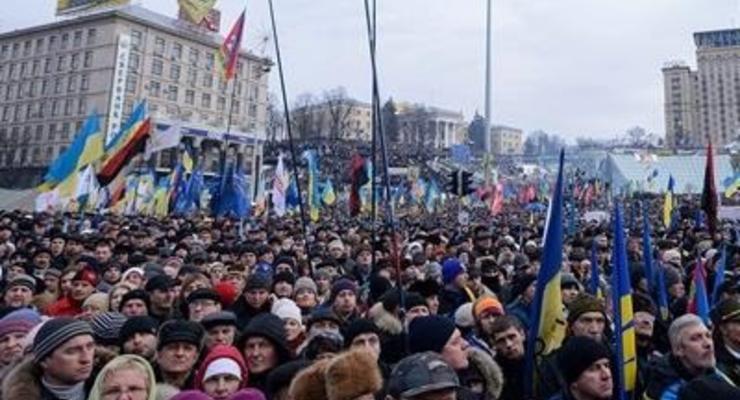 На Майдане Незалежности собрались более 10 тысяч человек