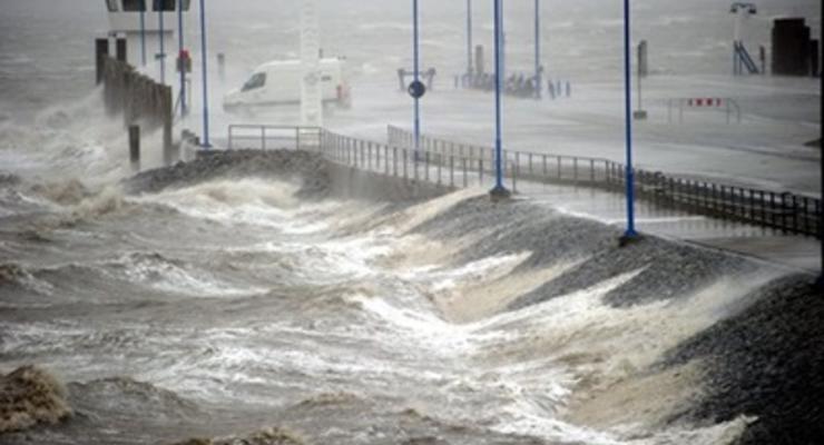На атлантическое побережье Европы обрушились шторма