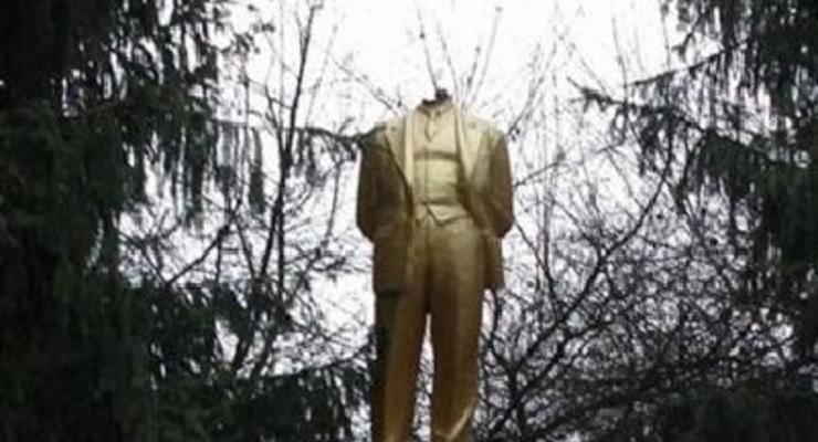 Неизвестные обезглавили памятник Ленину в Винницкой области