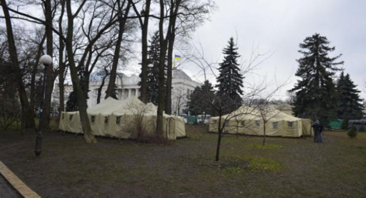 Антимайдан-2. В Мариинском парке установили шесть армейских палаток