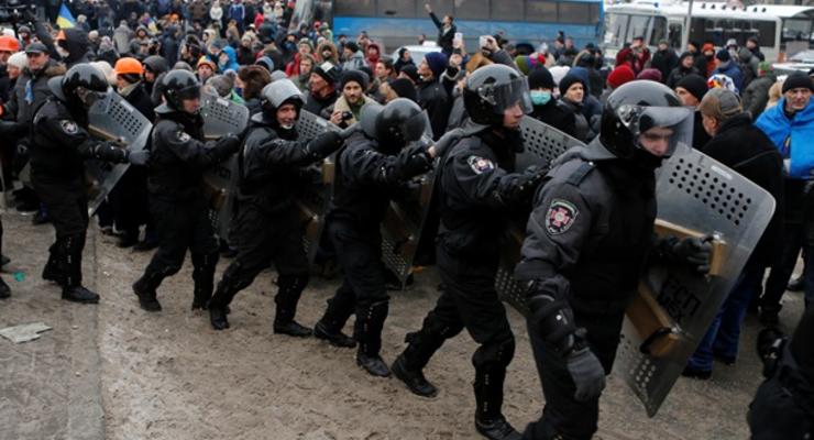 Активисты заявляют, что к центру Киева стягиваются спецподразделения МВД