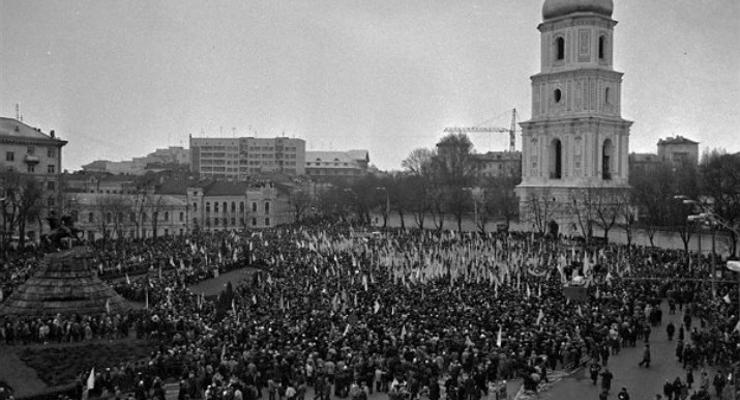 Как в День соборности Украину объединяли живой цепью. ФОТО разных лет