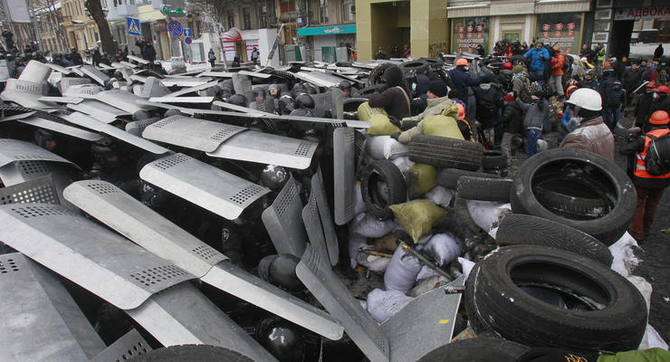 Из-за беспорядков в центре Киева закрываются офисы и магазины