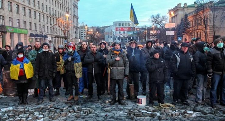 На Майдане погибших почтили минутой молчания
