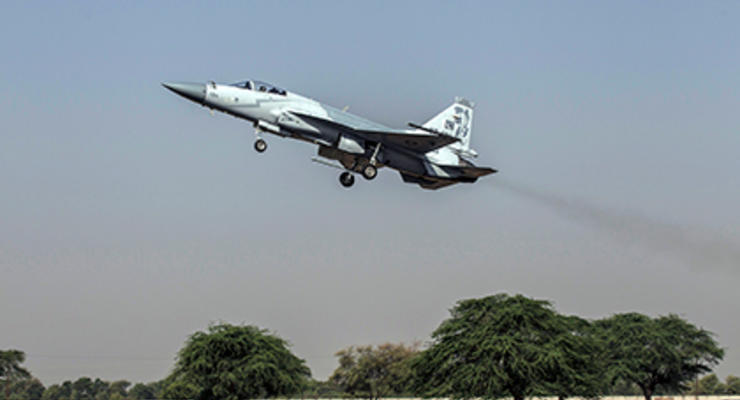 При авиаударе в Пакистане погибли 40 человек