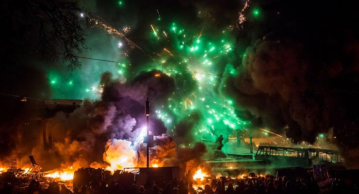 Черный дым и огонь: как прошла ночь 22-23 января на Грушевского (ФОТО)