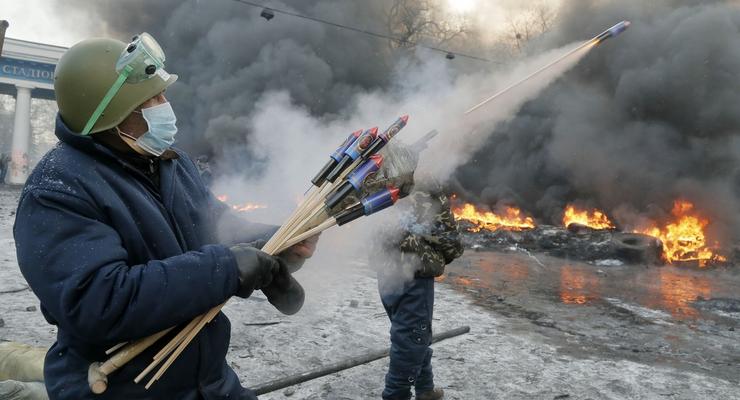 На Грушевского утром жгли шины и запускали фейерверки (ФОТО)