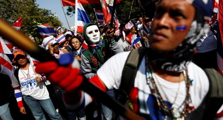Таиланд: Власти запретили собираться группами более пяти человек