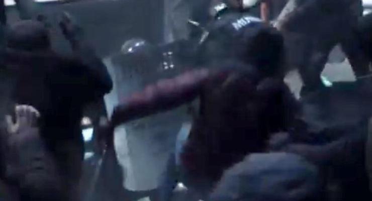 Видео столкновений протестующих с милицией во время штурма Черкасской ОГА