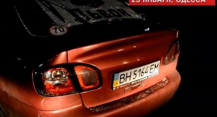 В Одессе неизвестные разбили машины участников Автомайдана