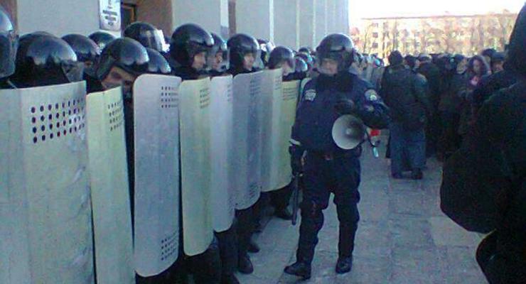 В Полтаве участники протестов и глава ОГА прекратят силовые действия и проведут переговоры