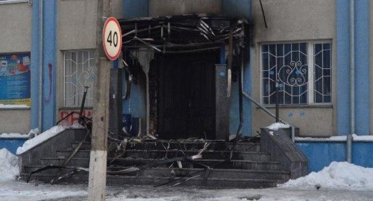 Милиция Ровно расследует поджог офиса Партии регионов
