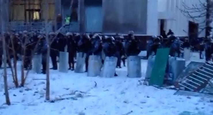Арестованы 15 участников беспорядков у здания Днепропетровской облгосадминистрации - ТВ