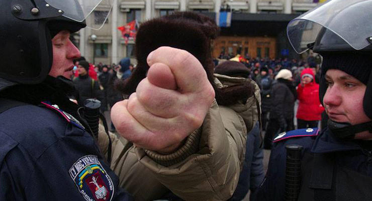 День в фото: протесты в регионах и захват Минюста