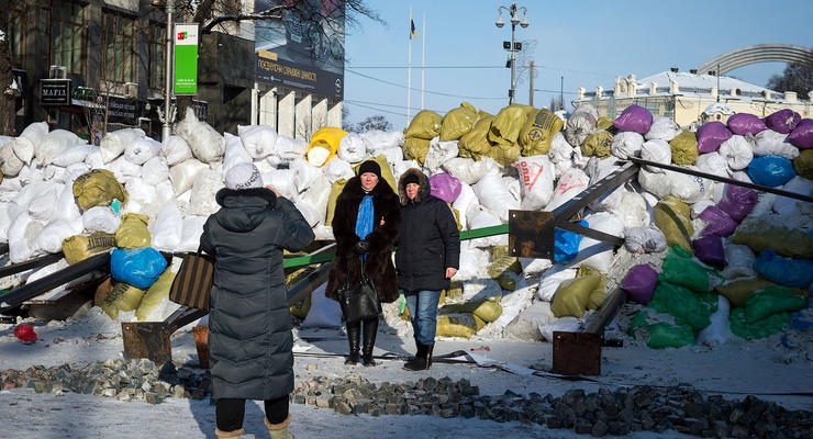 Как устроен расширенный Майдан: новые баррикады, кухня, быт и творчество (ФОТО)