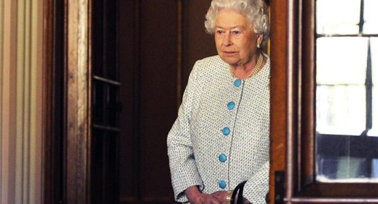 Королева Елизавета II оказалась на грани разорения