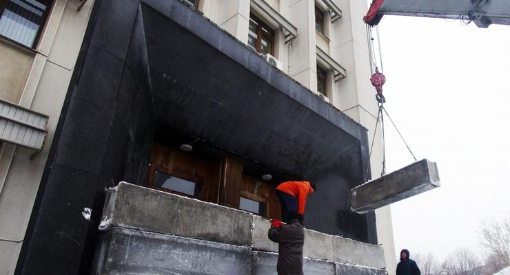 Одесскую госадминистрацию замуровали бетоном