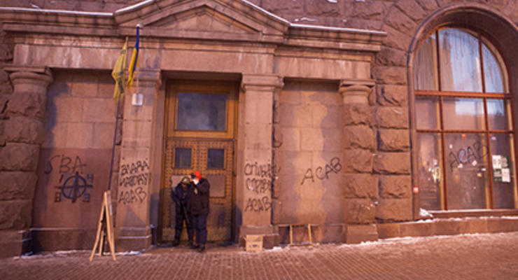 Активисты Майдана пытаются освободить помещение Минагропрода - Свобода