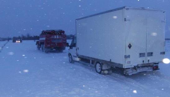 На западе и юге Украины из-за непогоды закрыты дороги