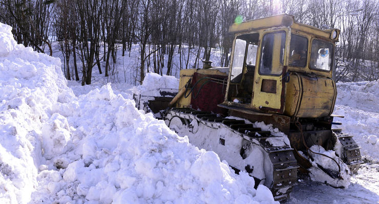Вооруженные силы выделили на борьбу со снегопадами 46 человек и 20 единиц техники