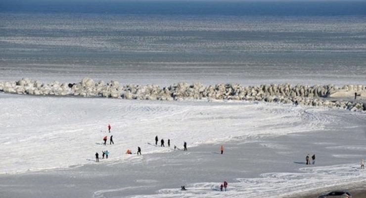 В Одессе замерзает море