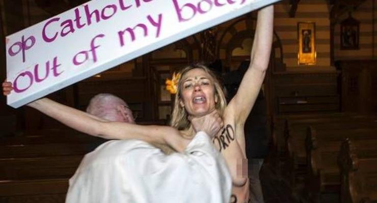 FEMEN провели акцию в католическом соборе в Швеции, протестуя против законопроекта в Испании